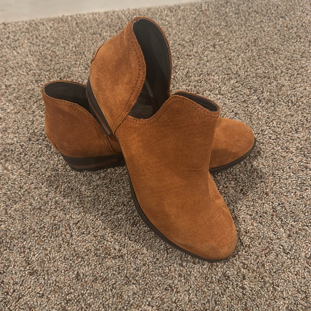 Sorel chestnut booties